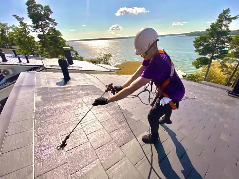 Tiilikaton pinnoitustyö käynnissä