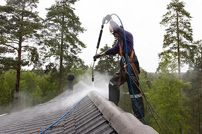 Tiilikaton pesu ennen pinnoitusta