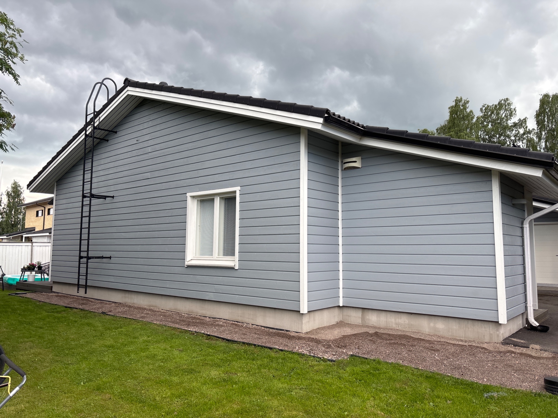 Taloyhtiön julkisivumaalaus Järvenpää – kuva 1