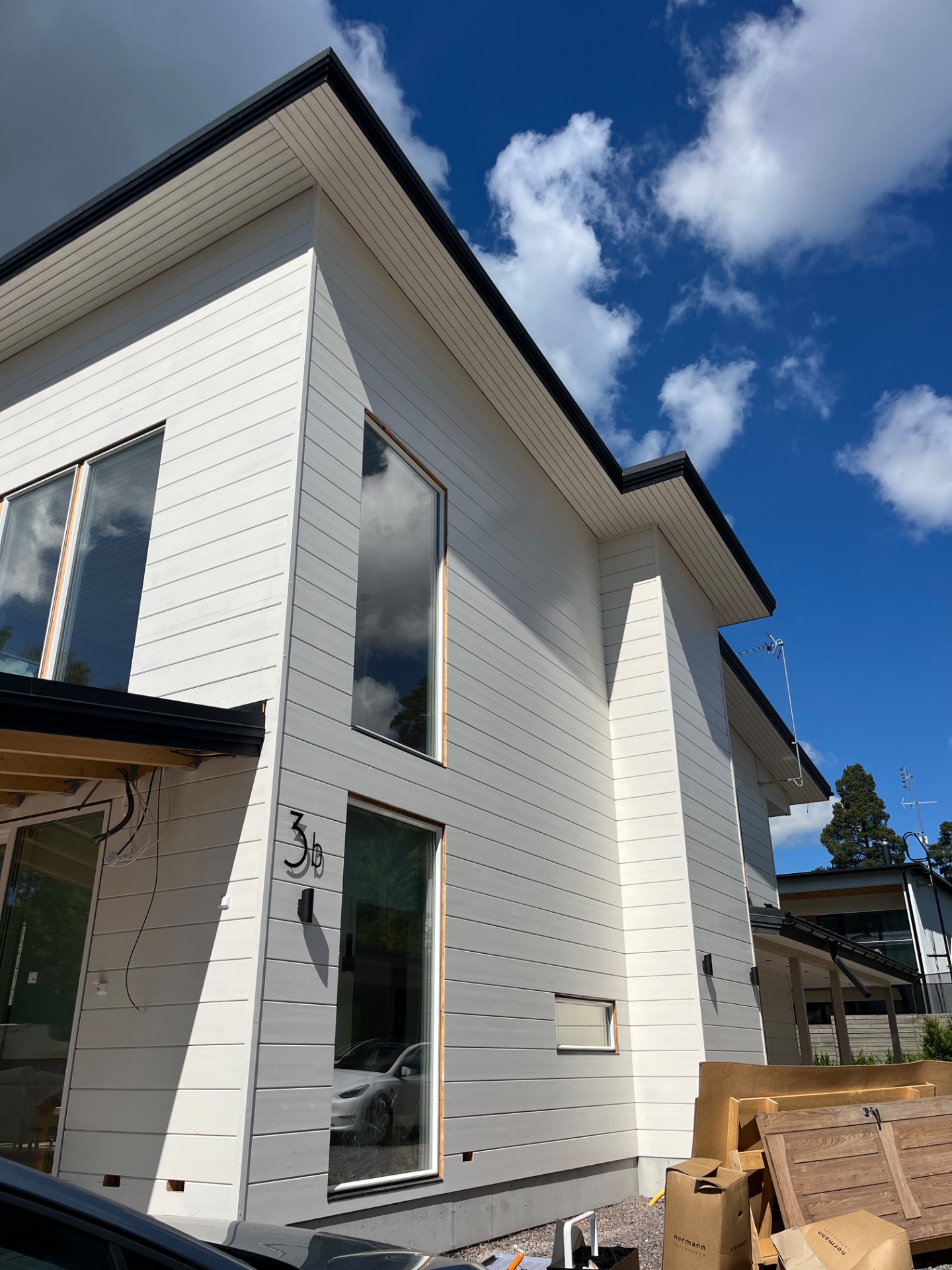 Hirsitalon maalaus Espoo maalauksen jälkeen – kuva 2