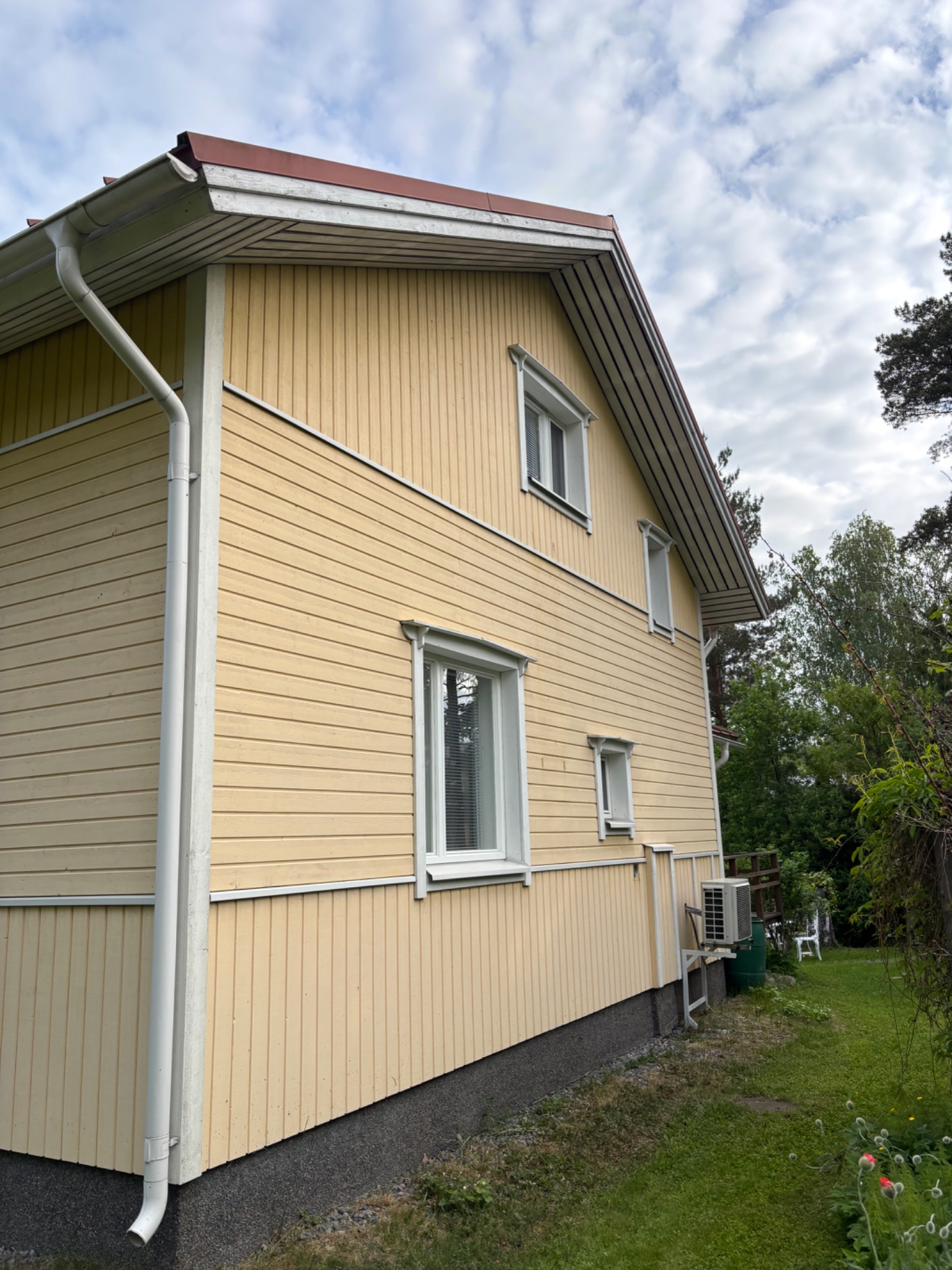 Talon ulkomaalaus Tuusula ennen maalausta – kuva 1