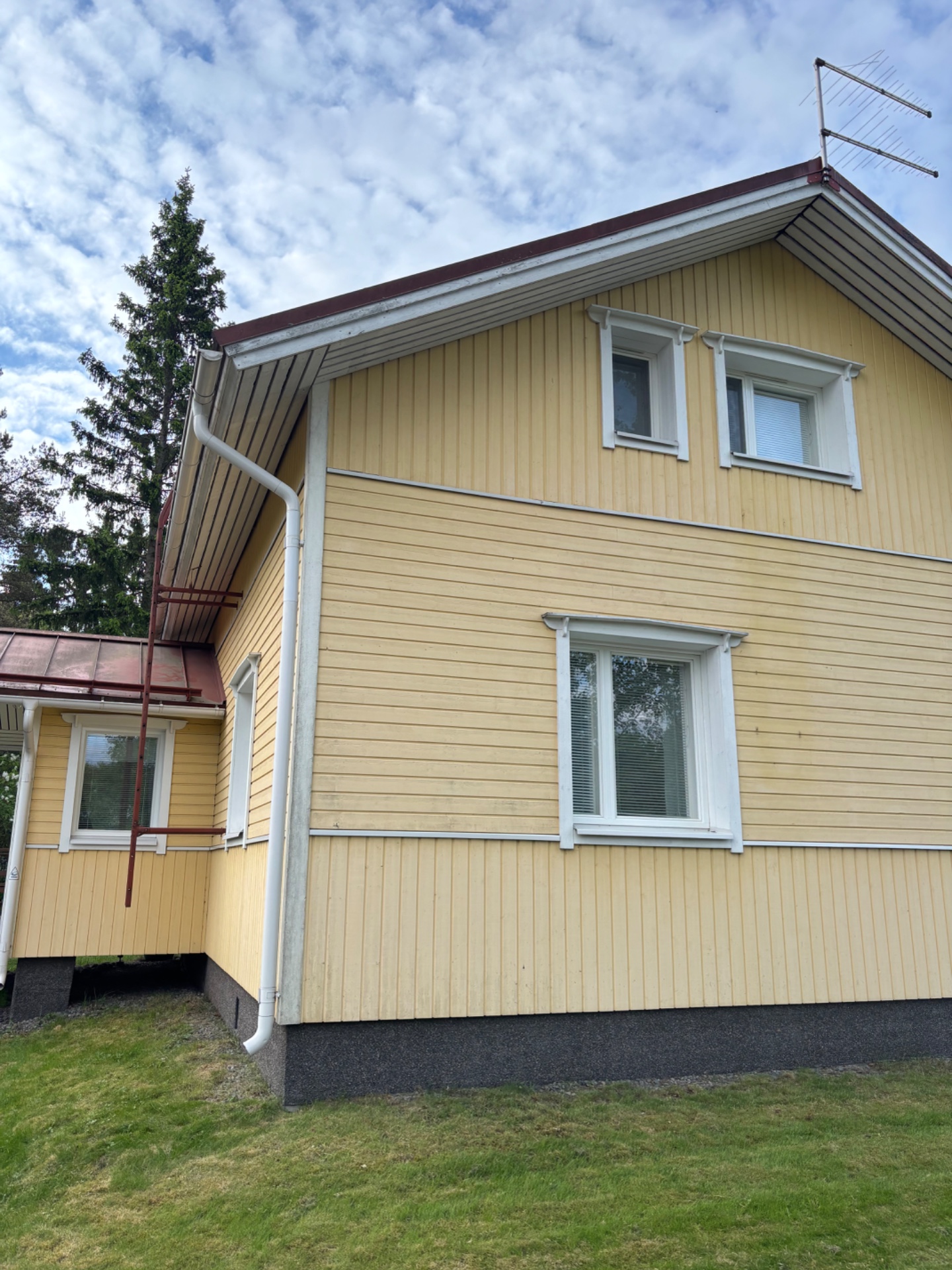 Talon ulkomaalaus Tuusula ennen maalausta – kuva 2